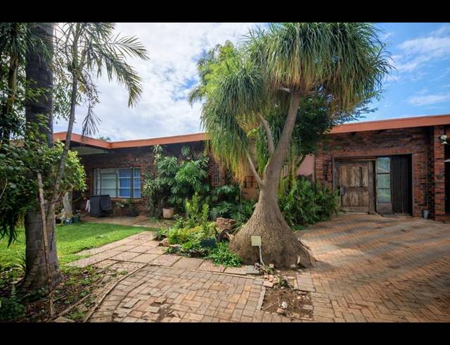 6 BEDROOM PROPERTY TO RENT IN MOREGLOED